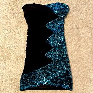 City Triangles Black/Turquoise Sequin Strapless Dress. Size M